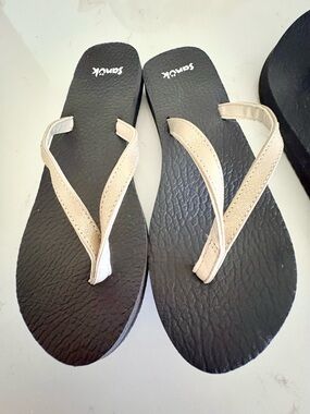 Sanuk Black Footbed Flip Flops with Gold Straps